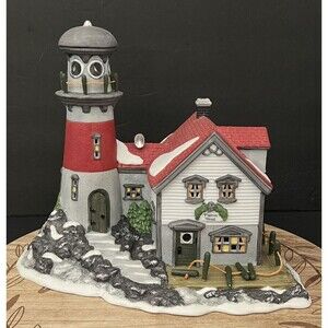 Dept 56 New England Village  Porcelain Pigeonhead Lighthouse #56537 READ